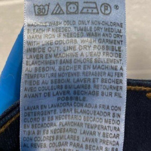 Levi's 512 Perfectly Slimming Dark Wash Jeans - Size 22 - NWT - Picture 3 of 4